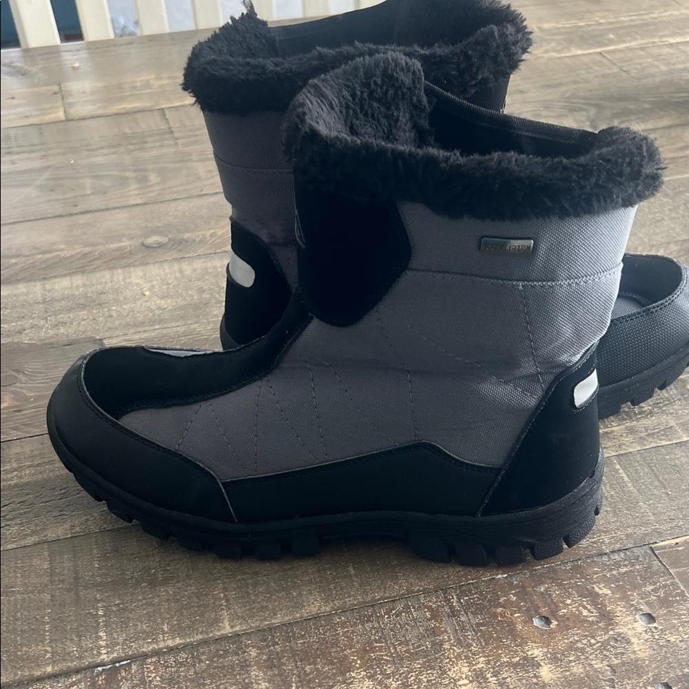 Gray and Black Winter Boots, Men size 8
